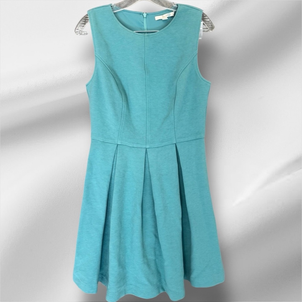 Boden Sheath Dress in Blue Knit Pleated  Round Neck Size 8 Back Zip Sleeveless